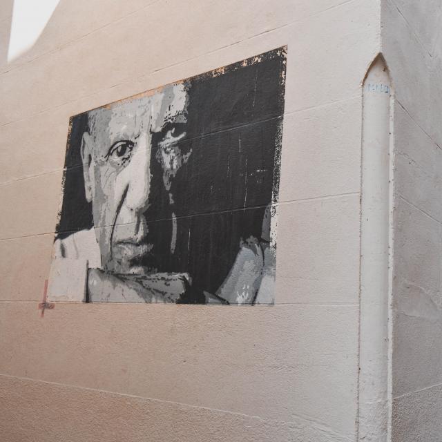 Portrait de Picasso dans la rue du commerce