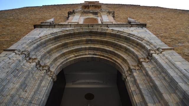 Porte de l'église de Céret