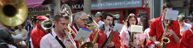 Bandas lors de la fête de la Cerise