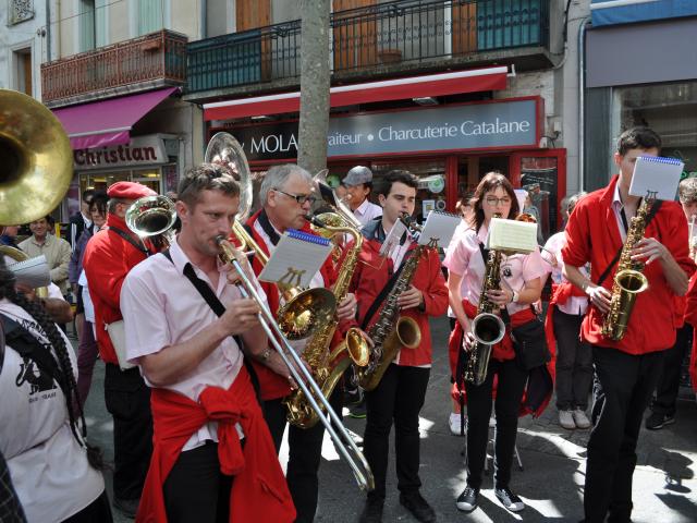 Bandas lors de la fête de la Cerise