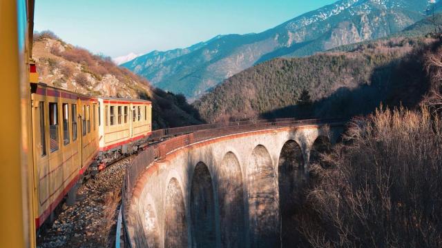 train jaune