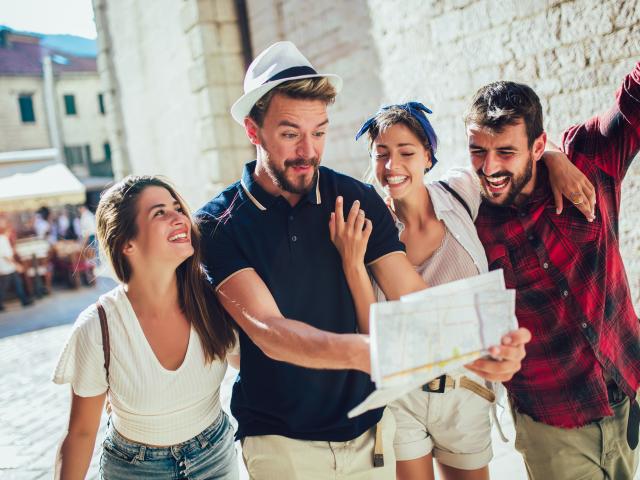 Groupe de touristes en visite